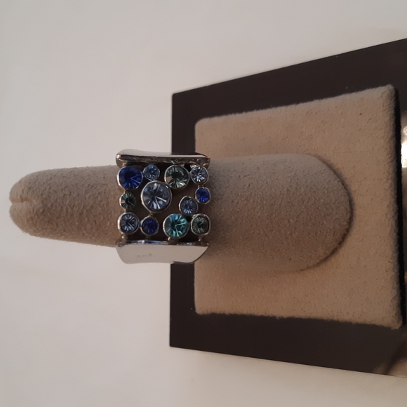 Guess Multi Blue Rhinestones Ring - Picture 1 of 5